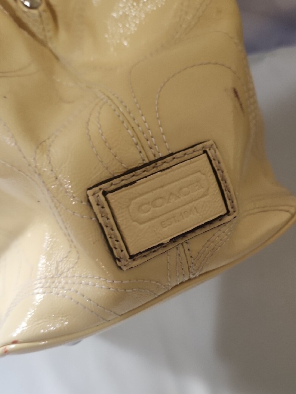 Vintage COACH Pale Yellow Patent Leather Tote w/ Signature Embossing ⭐️Call Outs - Picture 11 of 16